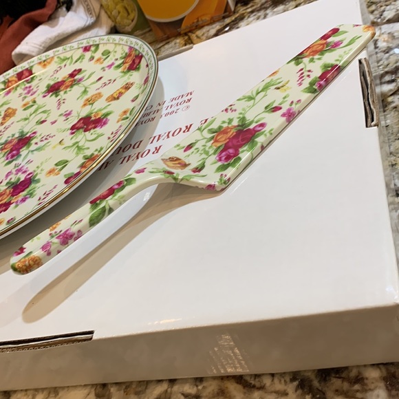 Royal Albert SOC Spring Chintz Cake Plate & Server, NIB, beautiful piece - Picture 8 of 14